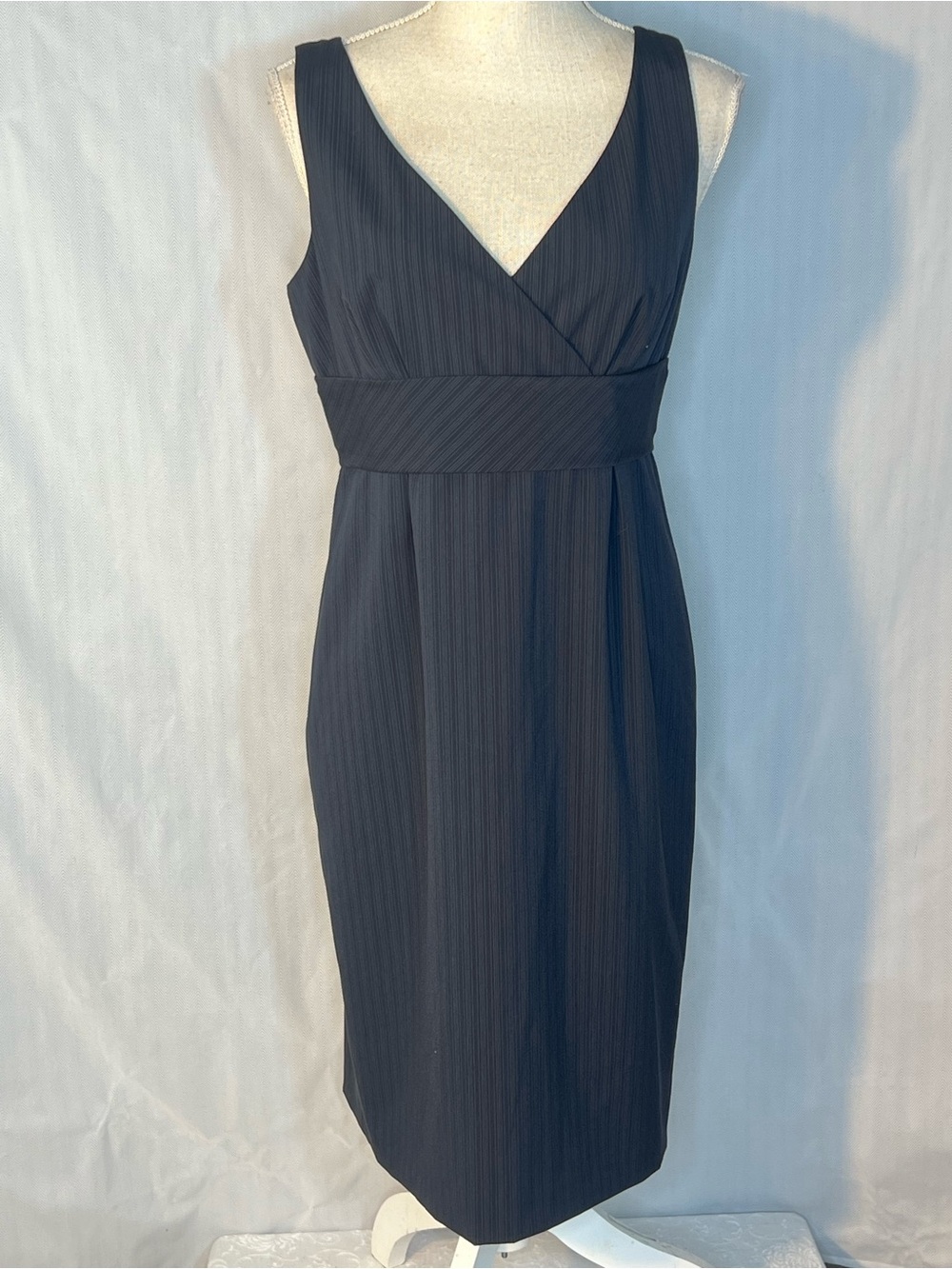 Antonio Melani Dress Sleeveless Black & Gray Pinstripe  V Neck Fitted Waist 6 👍